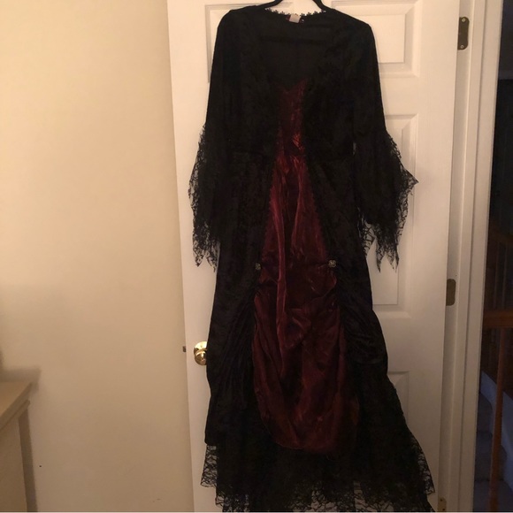 Gothic Vampira Costume - XL - Picture 5 of 16
